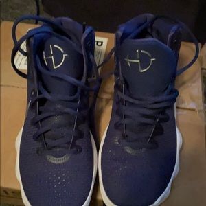 Nike tennis shoes size 10.5